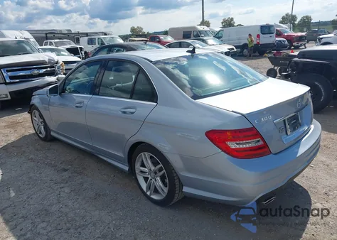 2013 Mercedes-Benz C 300 Sport 4Matic из США, поврежденный, VIN WDDGF8AB4DR257262
